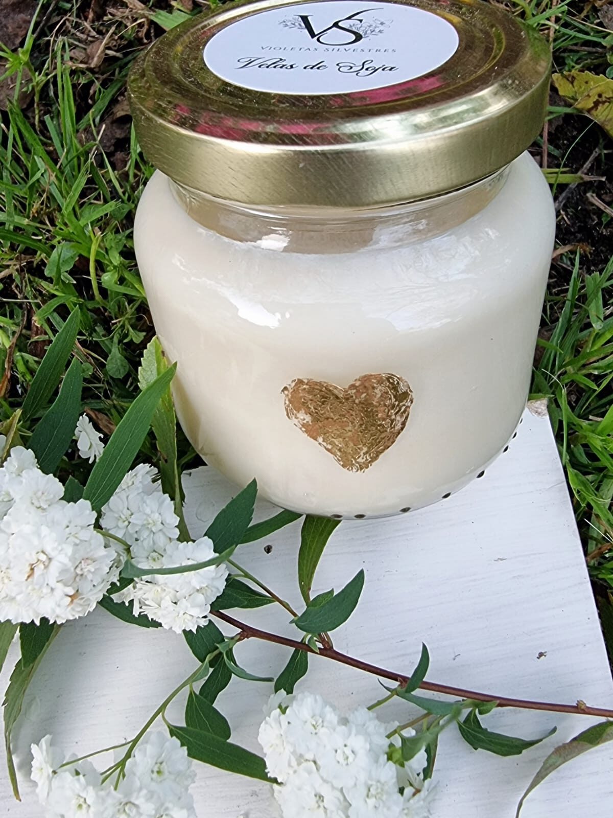 Frasco simple con vela aromática mockup vela de cera de soja natural con mecha  vela hecha